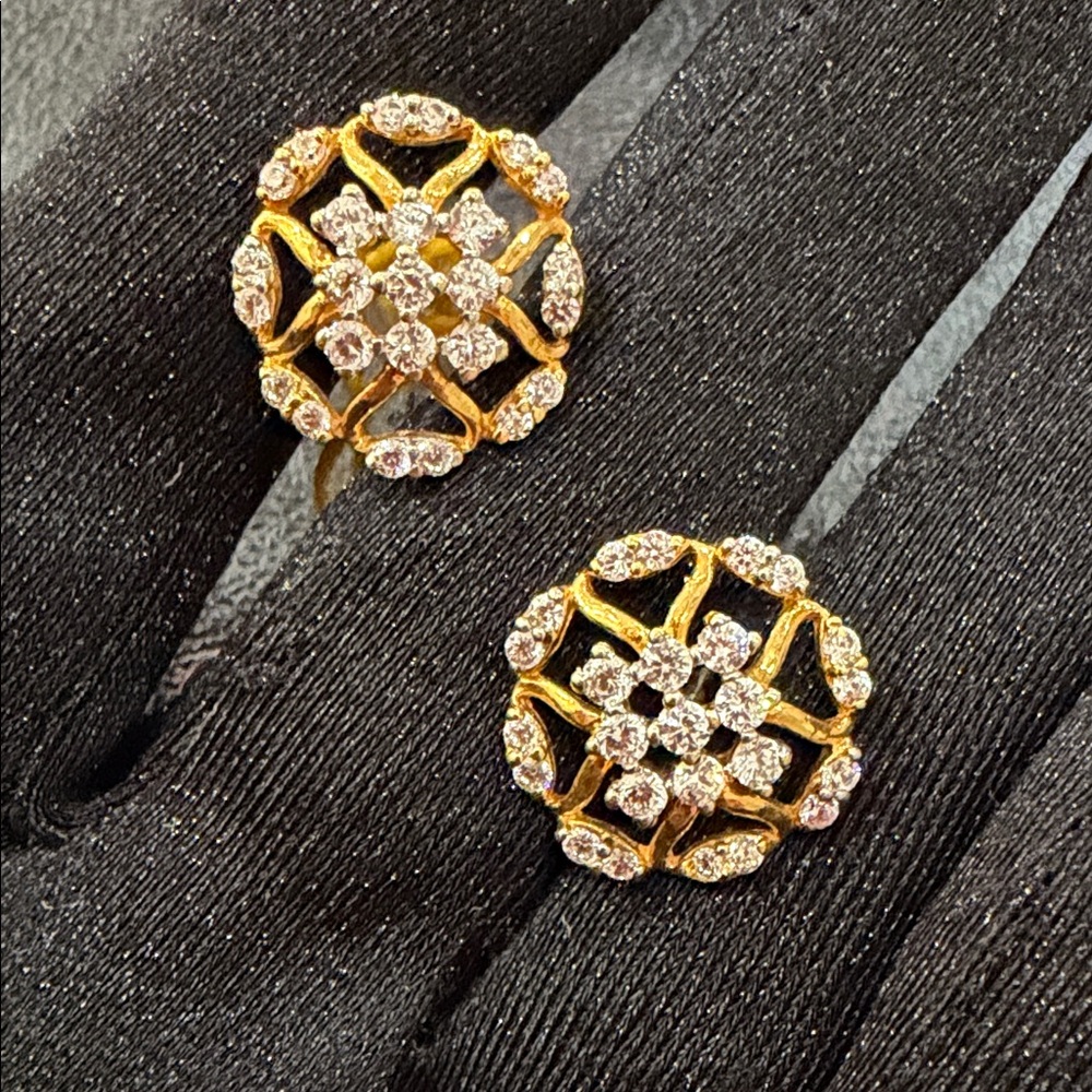 22k gold studs